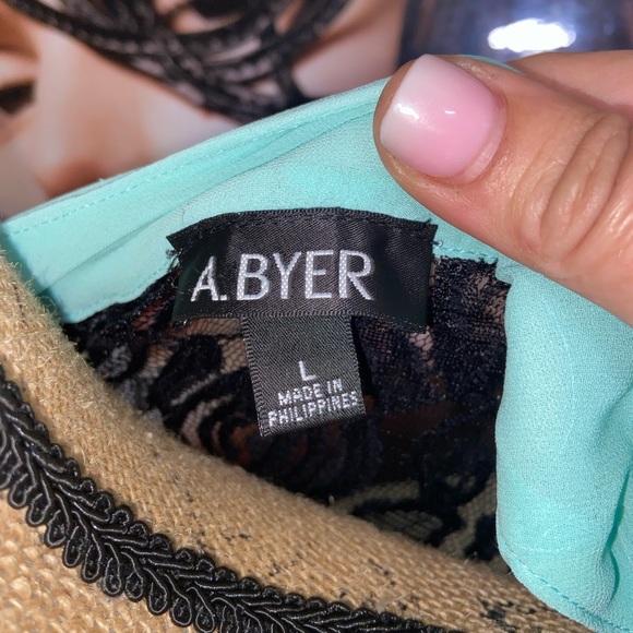 🔥SOLD🔥NWOT- Silky Mint Green  & Black Lace Top - Picture 6 of 6